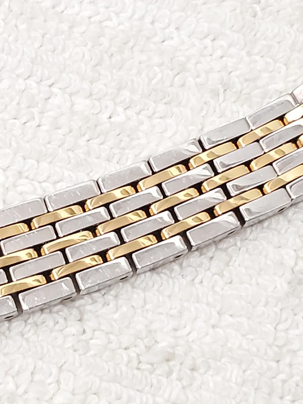 Vintage Seiko Stainless Steel White Dial Gold Tone Women's Quartz Watch WR 50M